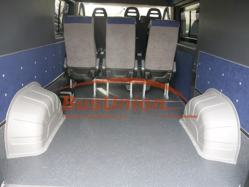 Защита колёсных арок в салоне микроавтобуса Мерседес Бенц Спринтер