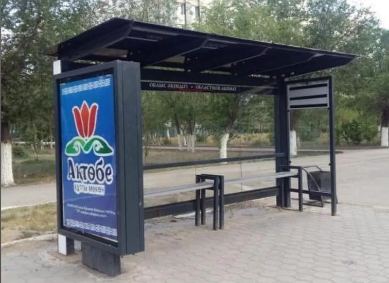 Реклама на автобусных остановках.