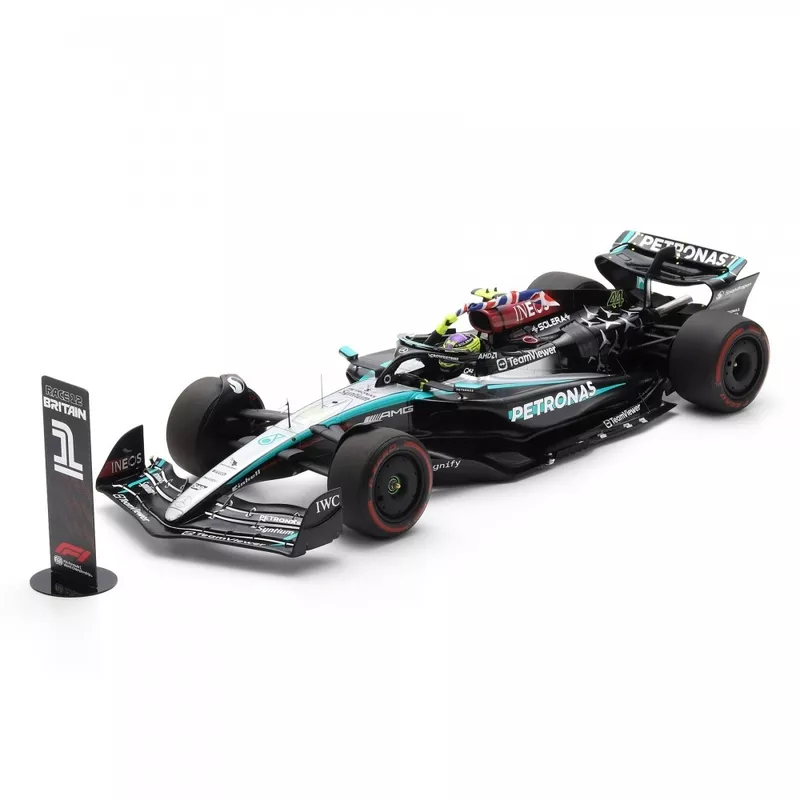 Spark Mercedes F1 W15 w. Flag - 1st 2024 British Grand (MEGATRONTOYS)