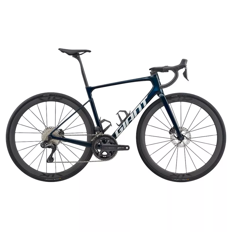 2026 Giant Defy Advanced 2 Endurance Road Bike (RUNCYCLES)